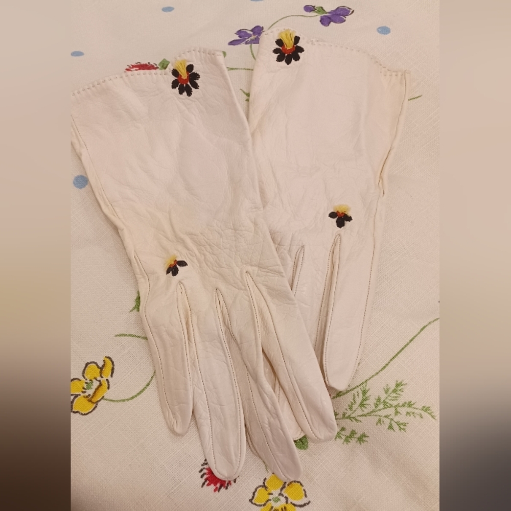 Antique Vintage French White KidSkin Leather Gloves